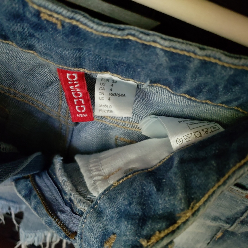 NWOT H&M Divided Distressed High Waisted Shorts - Picture 5 of 8